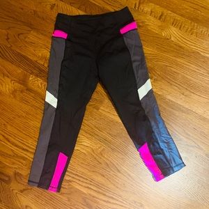 BETSEY JOHNSON Capris Leggings